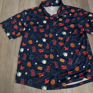 BOSTON RED SOX FENWAY PARK STADIUM GIVEAWAY BUTTON UP HAWAIIAN STYLE SHIRT.